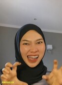Koleksi 5 Video dan Foto Jilbab Zatty Yazreen Colok Memek Sempit