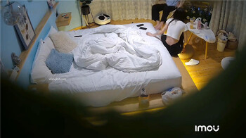居家攝像頭黑客破解拍攝到的一對年輕小情侶啪啪過性生活 互舔互插愛撫爽的欲仙欲死 露臉高清 - 截图1
