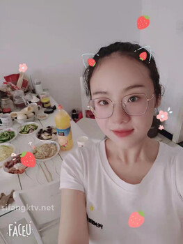 【雲盤不慎泄密】極品眼鏡反差婊人妻少婦馬老師與老公性愛視圖流出 外表清純可愛私底下原來是那麽的淫騷 原版高清 - 截图2