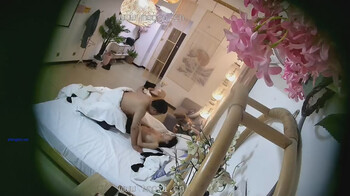 主題酒店鐘點房拍攝到的猥瑣胖哥出差回來和單位情人開房偷情私會啪啪 互舔互插愛撫爽的欲仙欲死 露臉高清 - 截图4