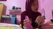 Koleksi Reupload Baju Kurung Hijab Merah Shyna R Colok Memek