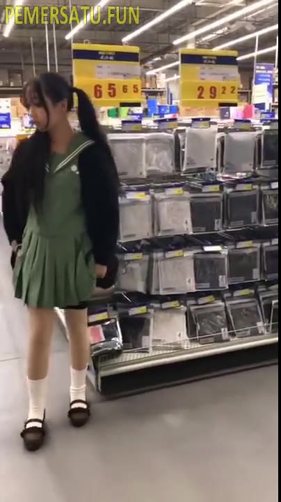 imut eksib payudara di mall