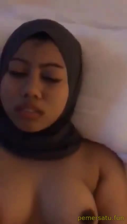 Entot Karyawati Jilbab Dari Kampung Di Hotel