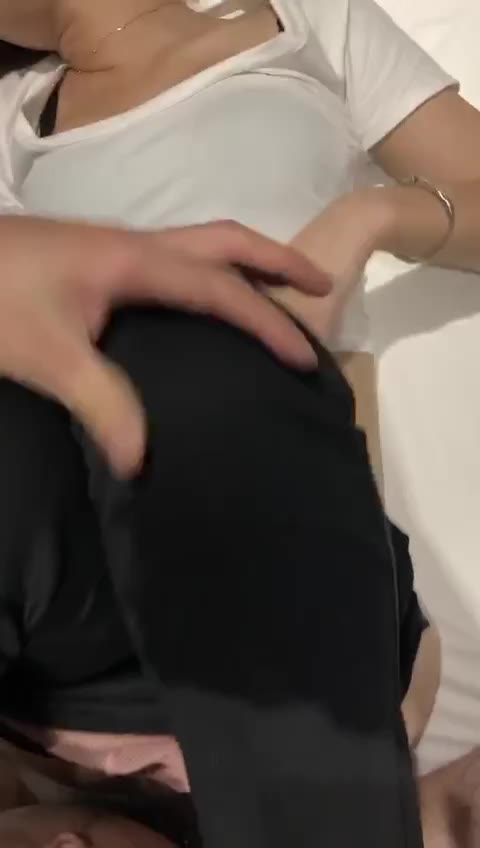 Ngewe ABG memek Tembem Bening