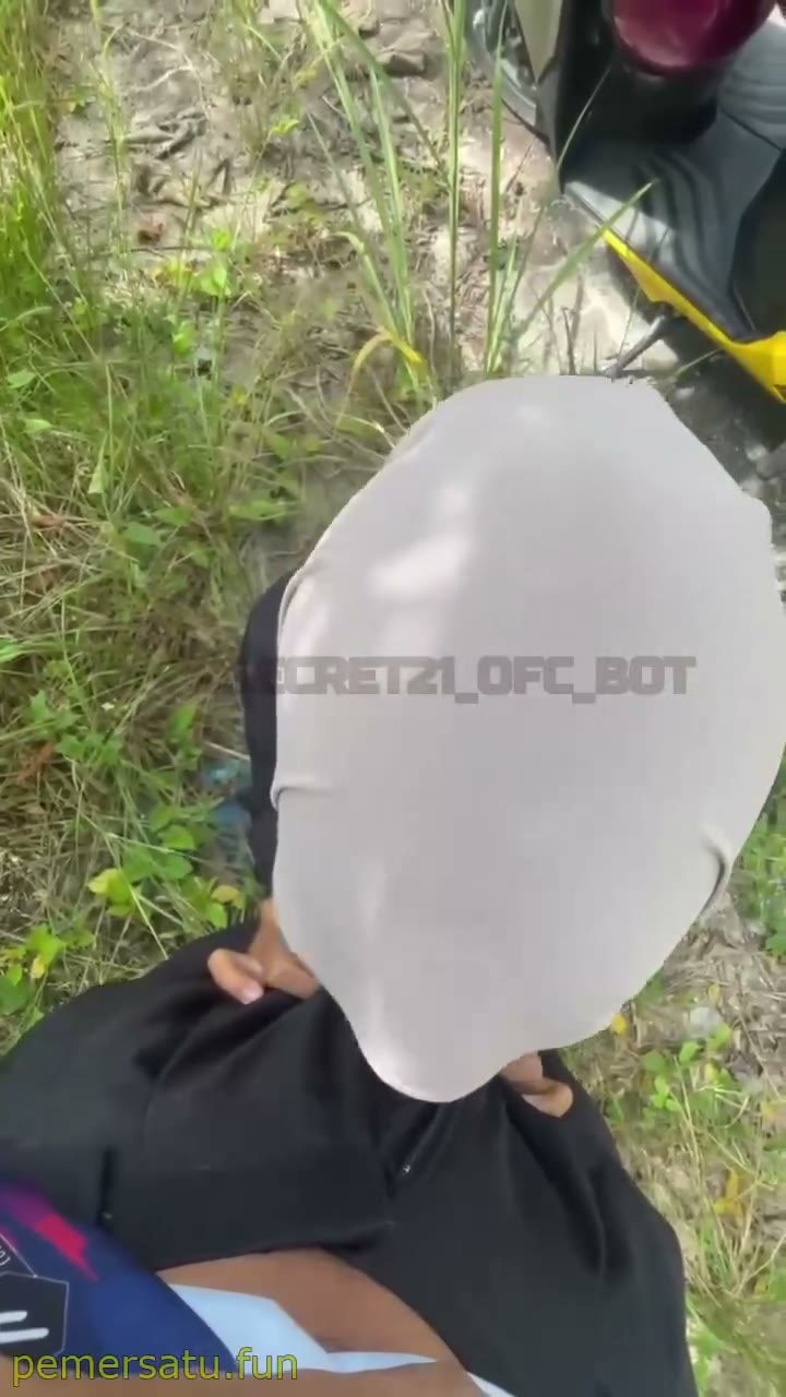 Hijab Nyepong Di Pinggir Jalan - Jilbab Video Pemersatu Bangsa