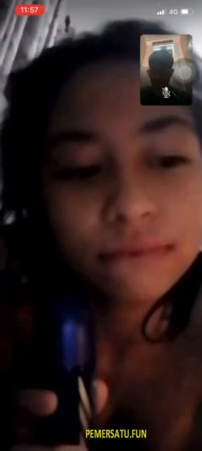 vcs pamer nyepong colmeknya pakai sikat gigi