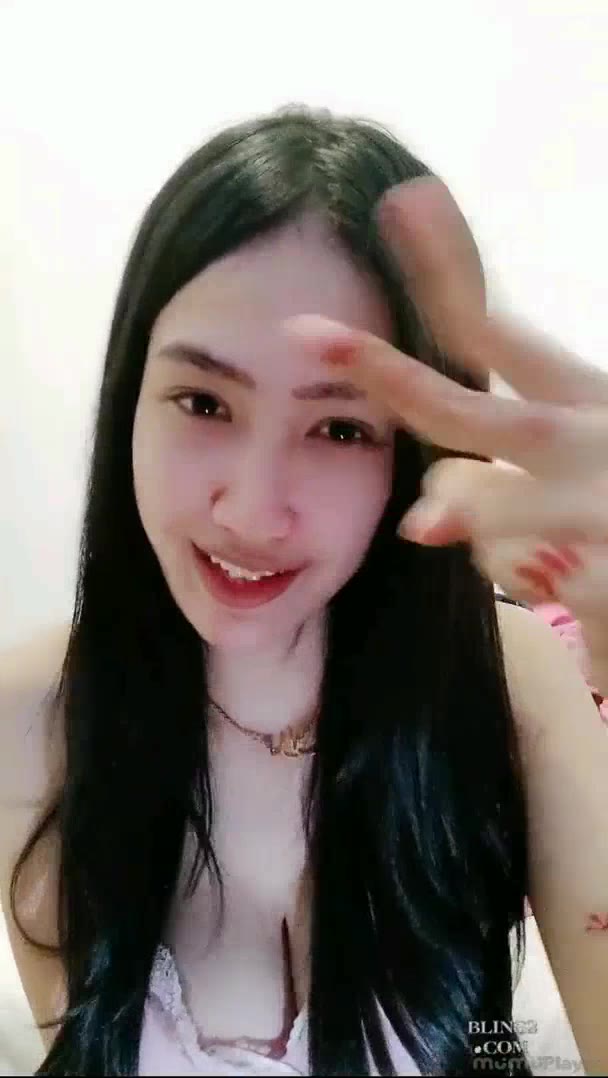 Awcece Sekarang Live di BLING2 Sexy Jilat Uting