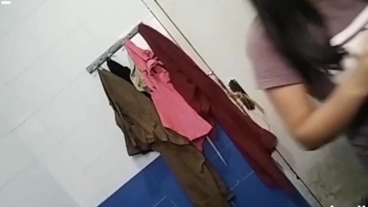 Kamera tersembunyigintip kakak ganti baju