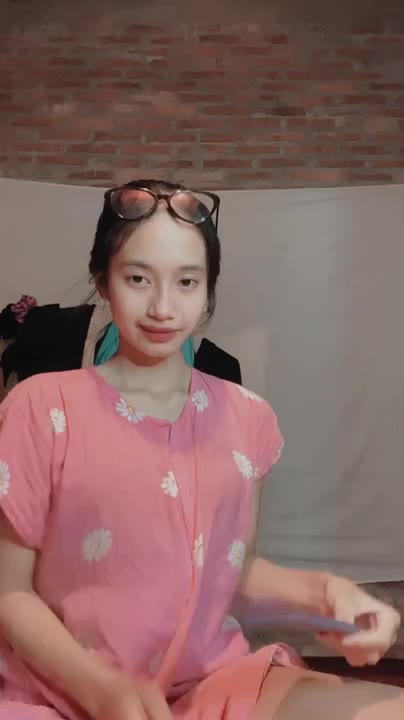 pembantu cantik daster pink nge live Video Pemersatu Bangsa