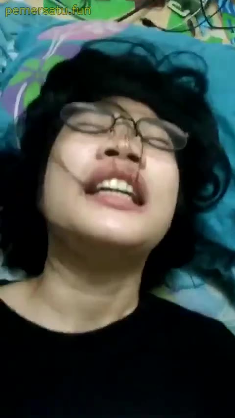 Abg Chindo Kacamata Pengen Coba Ngentot Eh Malah Ga Tahan