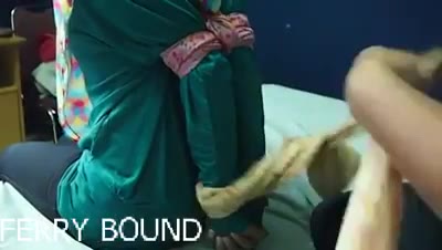 cewek diikat pakai scarf