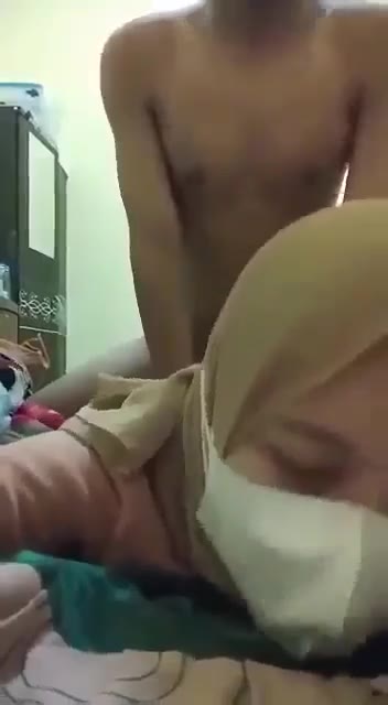 Cewek Jilbab Di Ewe dari belakang sama pacar