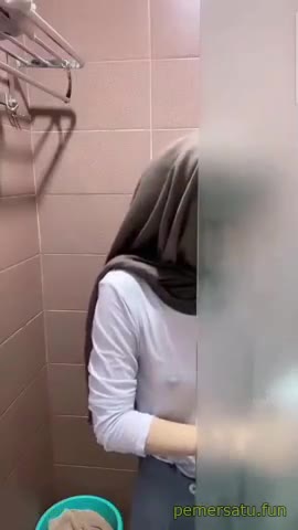 Jilbab Imut Basah Basahan Toket Terlihat Di Tiktok Video Pemersatu Bangsa