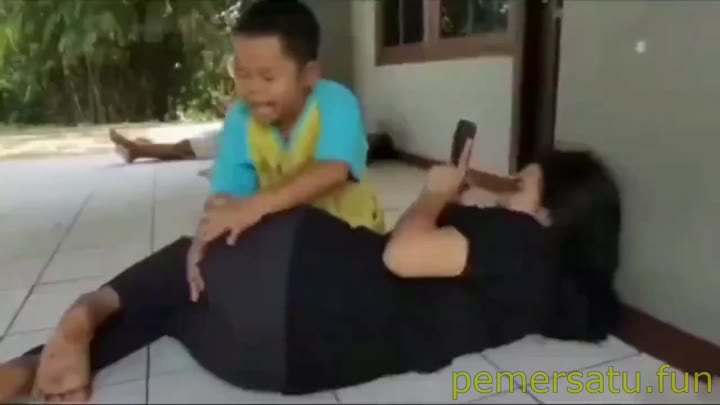 Keponakan Mainin Memek
