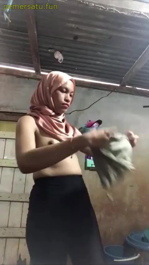 Rok Batik Ukhty - Jilbab Video Pemersatu Bangsa
