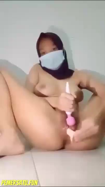 Jilbab Ukhti Vicoletta Colok Memek 2 Dildo Sekaligus Video Pemersatu Bangsa