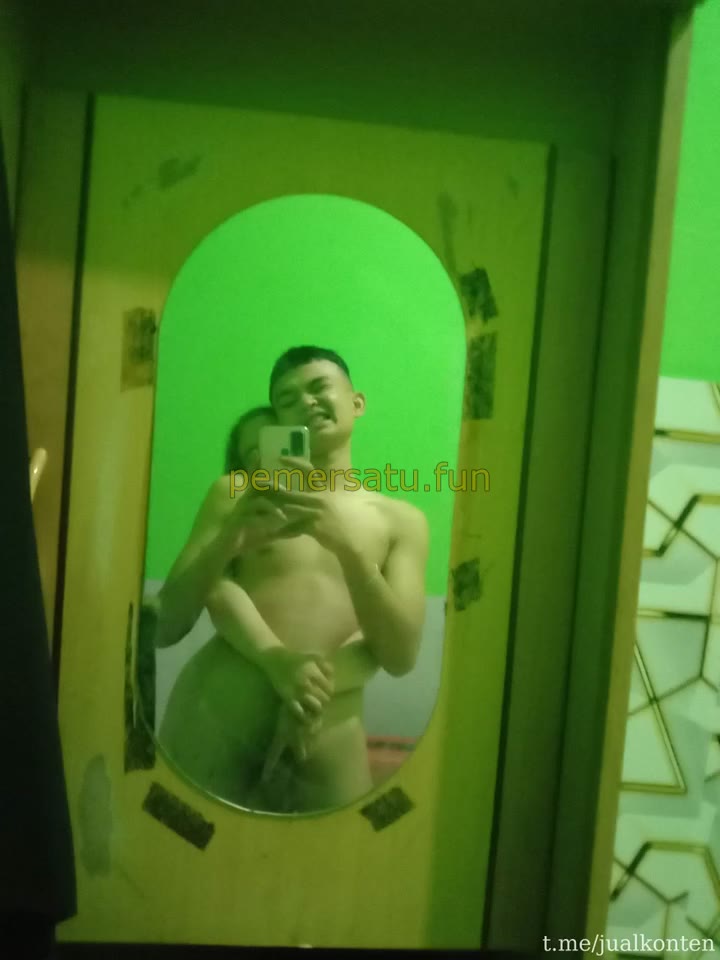 inisial r ngewe mulu sama pacar (PIC)