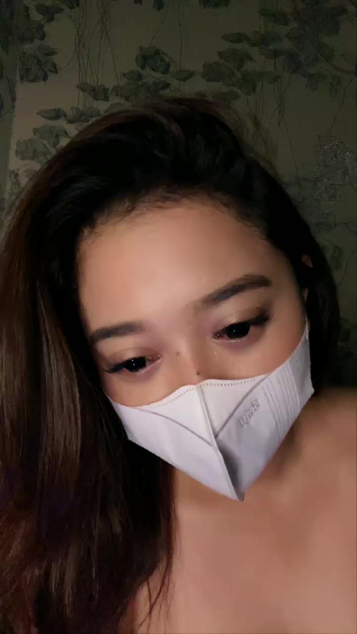 Kakak Lemon Asyik Remas Susu Coklat Manis