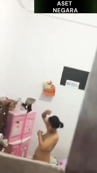 Ngintip cewek kosan abis mandi