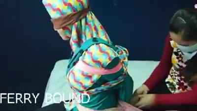 cewek diikat pakai scarf2