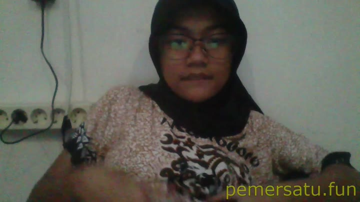 P2 Abg Jilbab Kacamata 18Yo Yang Viral Colmeknya Pandai 2