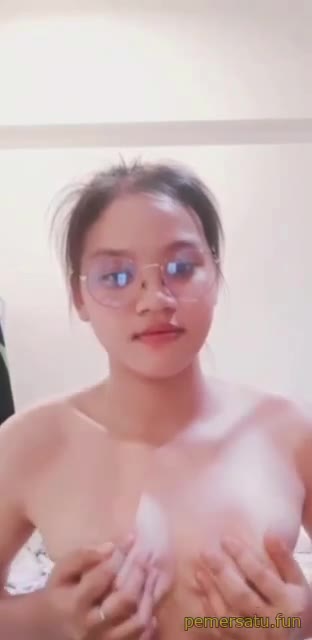 P3 Abg Lugu Kacamata Telanjang Colmek 3