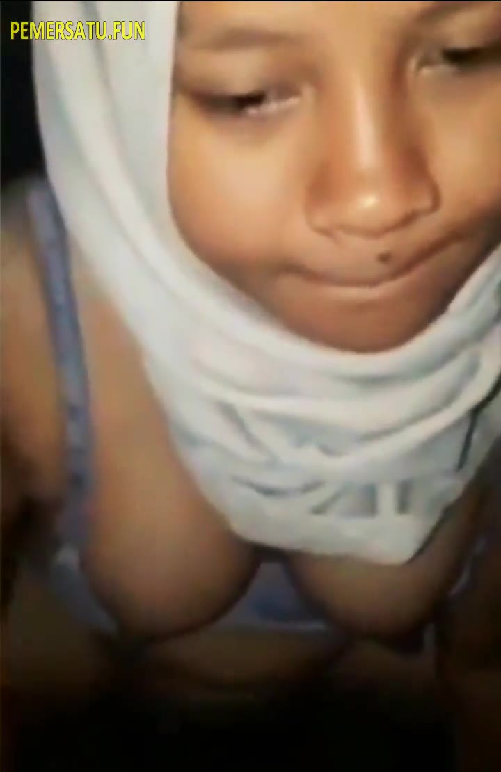 digoyang abg jilbab diulek enak banget