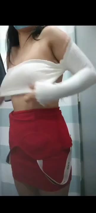 intip si merah ganti baju