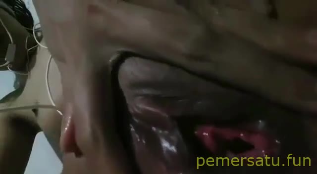 Colok Memek Becek Sendirian