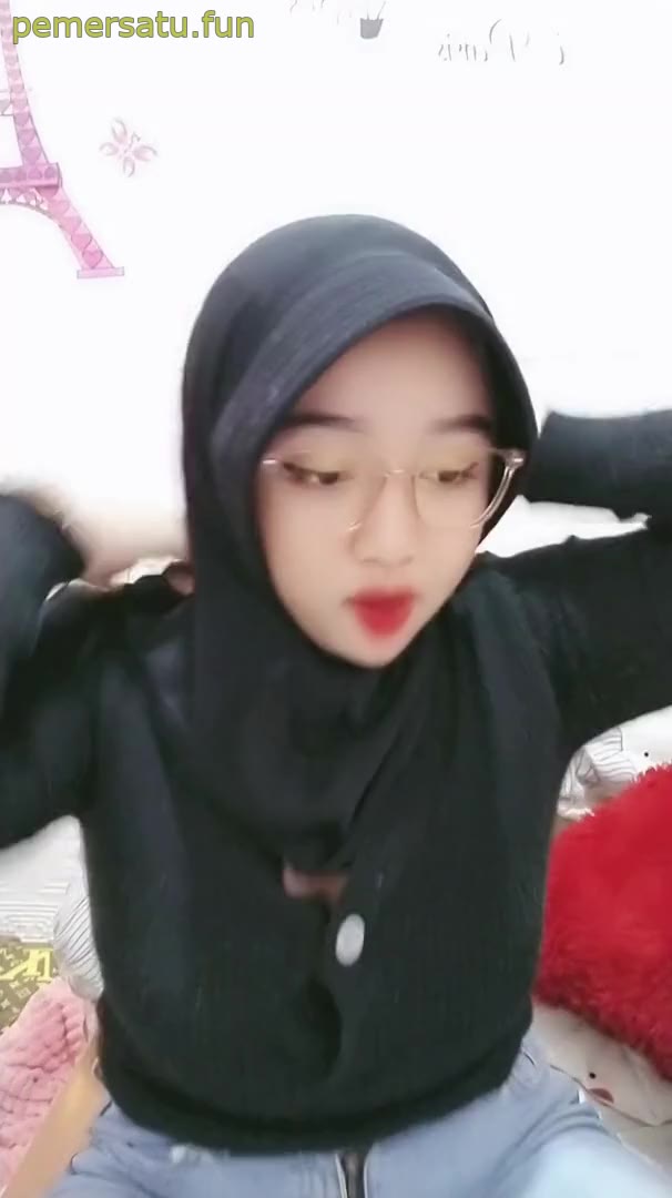 Ukhti Montok Hijab Hitam Kacamata Video Pemersatu Bangsa