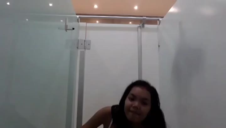 Ranny masih SMP pamer tubuh di toilet umum