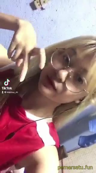 P46 Cantik Mulus Berkacamata 18Yo Sange Suka Colmek 46
