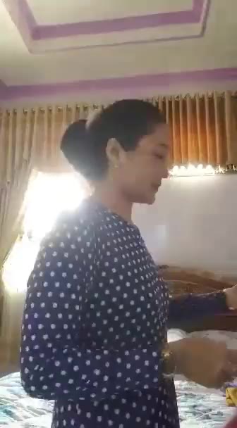 jilbab cantik bgt buka baju