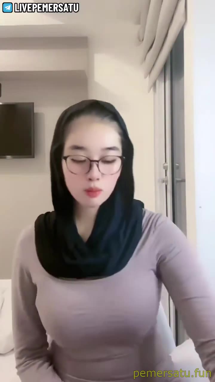 P1 Laura Hijab Tobrut Kacamata Binal 1 Dood