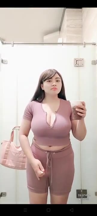 Nona Iluna Pamer Toge Di Mall Viral