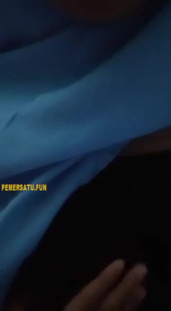 jilbab imut kacamata nafsuan omek pakai botol