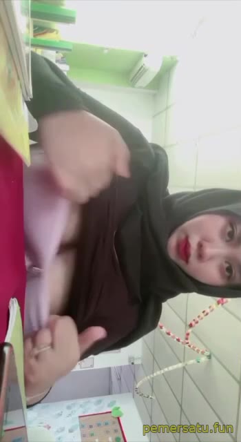 Bu Guru Tobrut Pamer Di Kantor - Hijab Video Pemersatu Bangsa