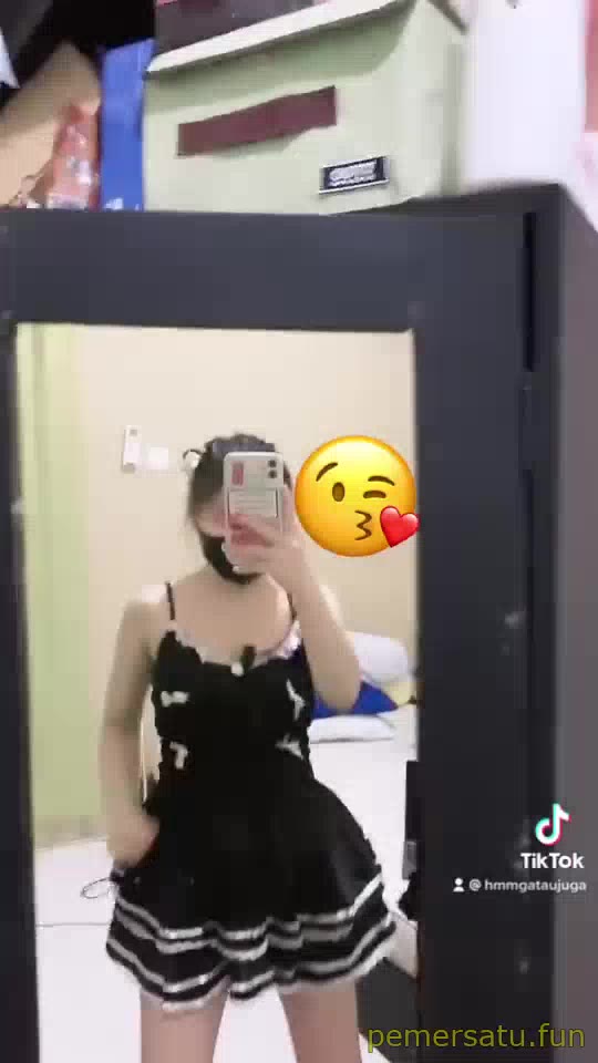 P42 Tata Maunya Memeknya Di Colok Colok Kontol 42