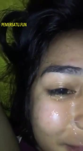 lagi tidur crot dimuka