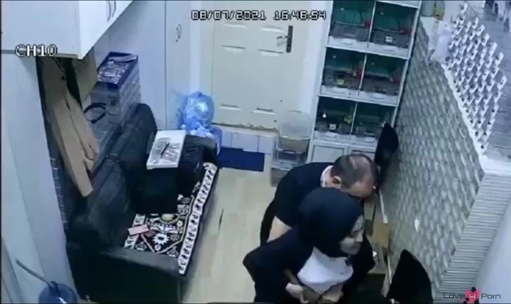 Terekam Cctv Bos Menerima Karyawan Hijab Setelah Mau Dilecehkan