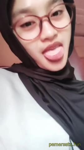 Gairah Hijab Kacamata Cakep Sange 18Yo Sepong (3) Video Pemersatu Bangsa