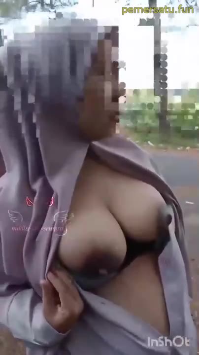 Pamer Susu Di Pinggir Jalan - Jilbab Video Pemersatu Bangsa