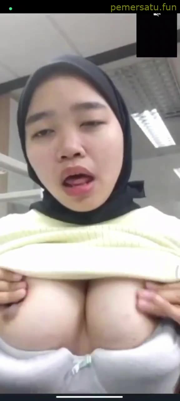 P3 Hijab Kacamata Sange 18Yo Ketemu Kontol Binal 3