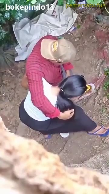 Intip Abg 18Yo Seragam Pacaran Bawah Jembatan