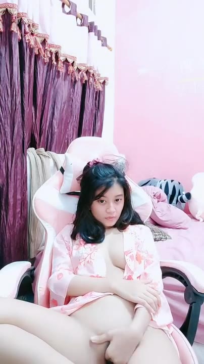 abg imut cantik live pamer toket dan vagina