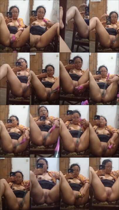 Abg 18yo omel pake gayung+sikat gigi 2