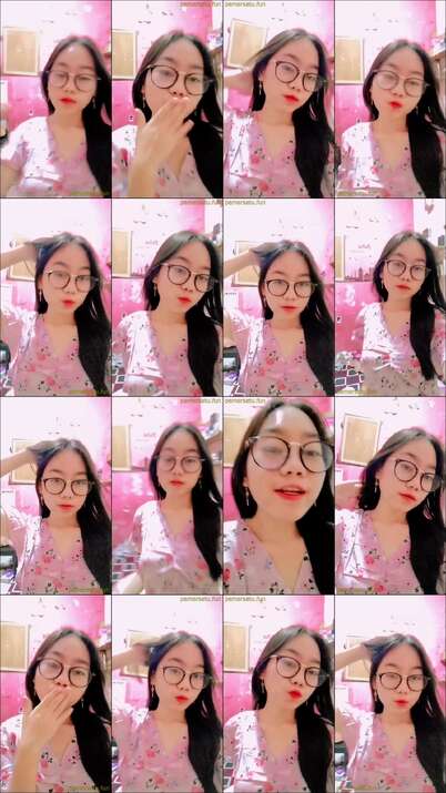 Elia ABG 18yo Kacamata Lugu Imut Bugil Colok Memek Becek (66)