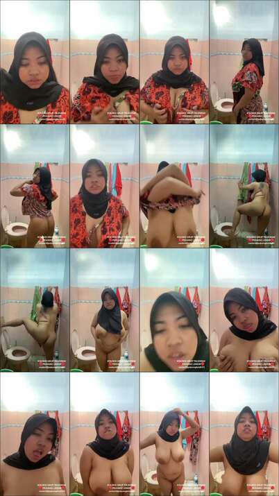 Mutia Jilbab Buk Guru Semok Main di kamar mandi sampai pipis (1)