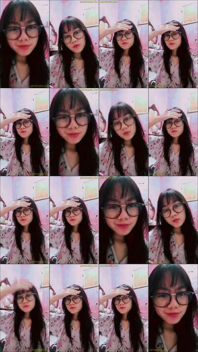 Elia ABG 18yo Kacamata Lugu Imut Bugil Colok Memek Becek (50)