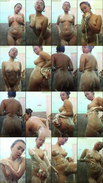 uma tobrut 18yo lepas pakaian colok memek (3)